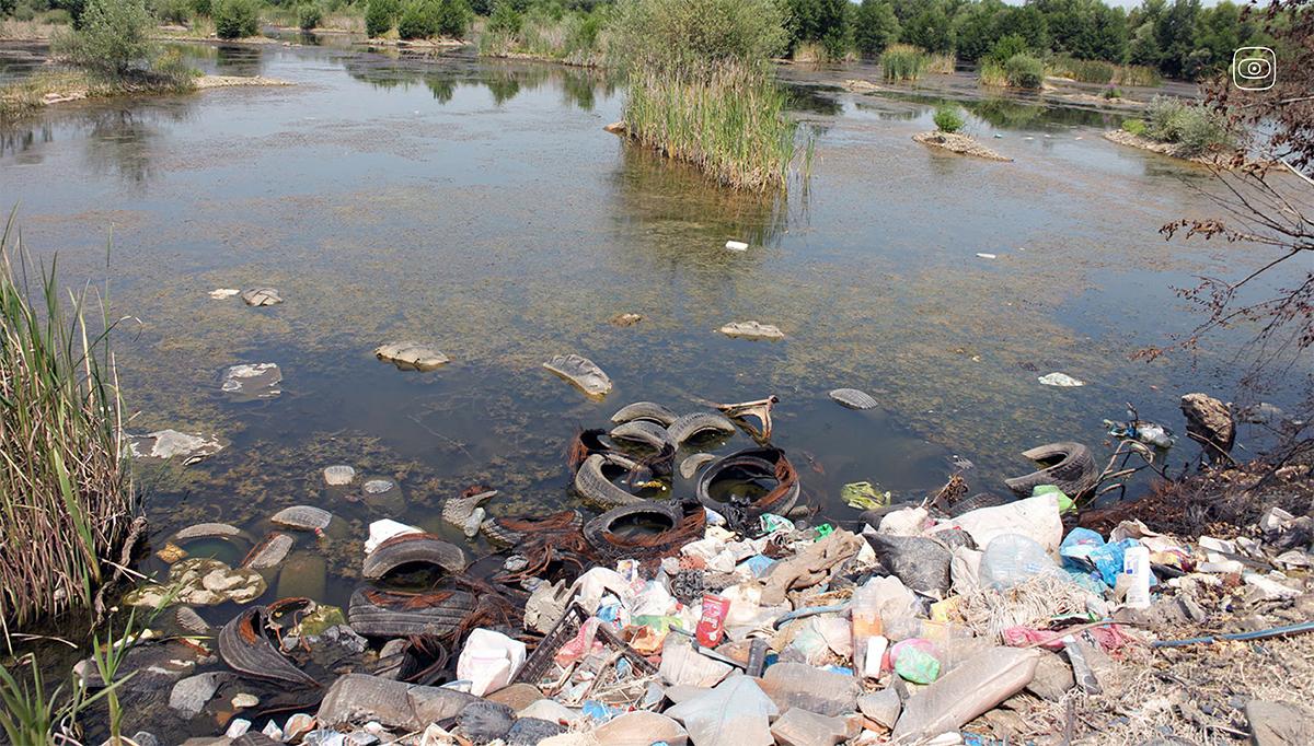 The White Drin, a “Mobile” Garbage Dump