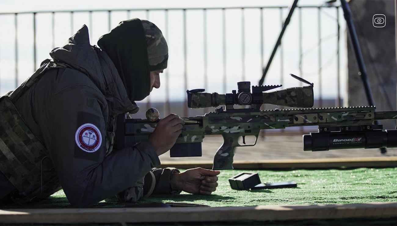 a Russian sniper armed with a US-made DesertTech .37XC rifle.