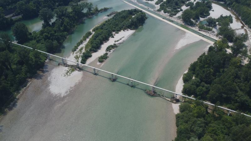 he oil pipe crossing the Natisone river.