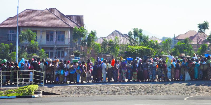 Every day, no fewer than 25,000 people cross the border from Gisenyi in Rwanda into Goma (DRC).