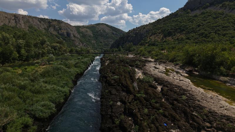 Dams of the Past, Costs of the Present