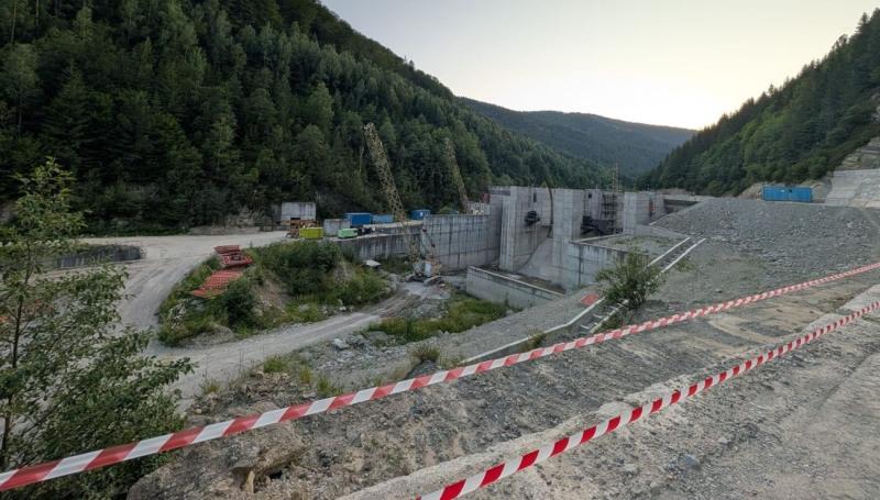 Dams of the Past, Costs of the Present