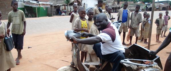 Het zwarte goud van gehandicapten in Benin