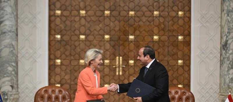 Handshake between Abdel Fattah al-Sissi and Ursula von der Leyen